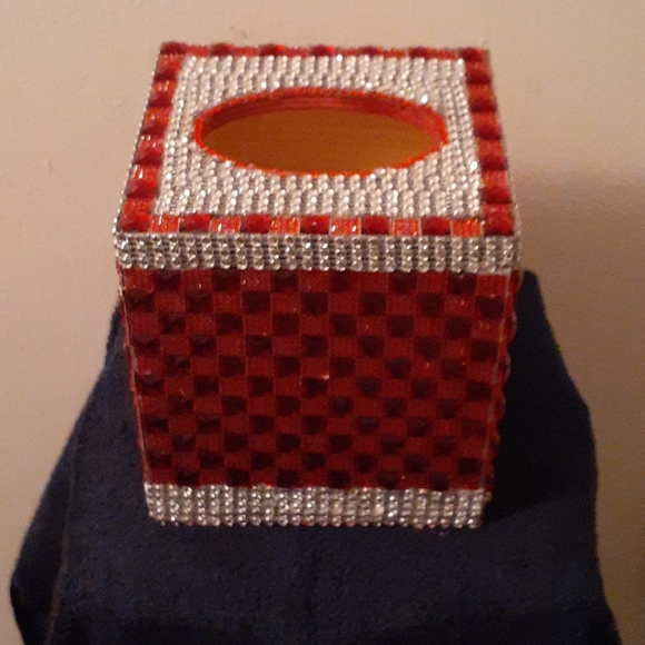 Hand Crafted tisue box holder - Picture 2 of 3